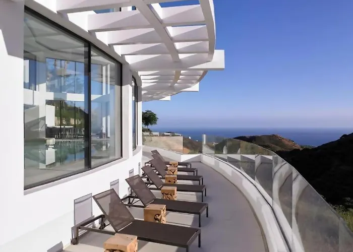 422 Euc Palo Alto Three Bedroom Sea View Apartment *